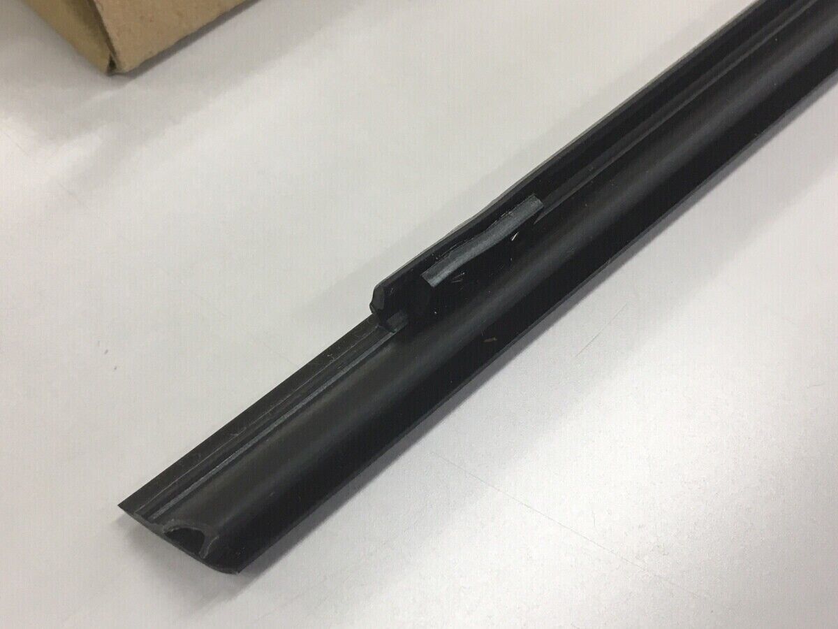 Genuine HONDA OEM MOLDING, FR. WINDSHIELD UPPER ABA-NA1 NSX 73151-SL0-023