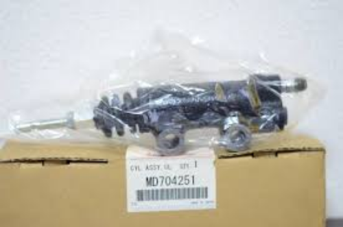 Genuine Mitsubishi OEM Jeep J53 Cylinder Assy Clutch Release Slave 4WD MD704251