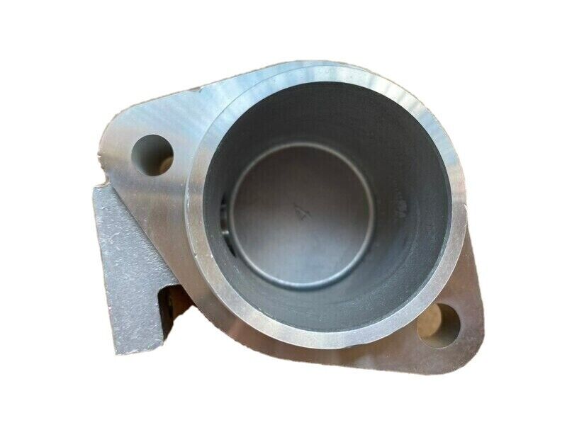 GENUINE MITSUBISHI OEM CASE METAL SUPPORT CAMSHAFT POSITION SENSOR MD363657