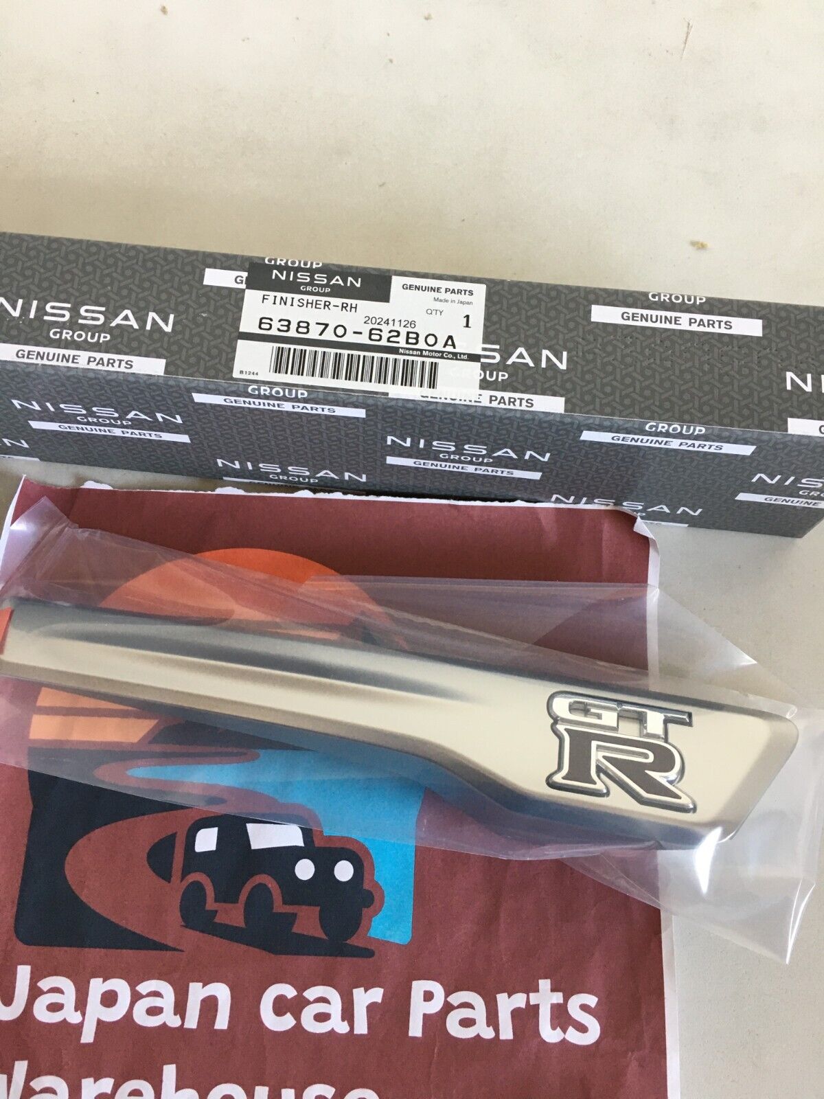 Genuine NISSAN OEM GTR R35 Front Fender Emblem R L Set 63871-62B0A 63870-62B0A