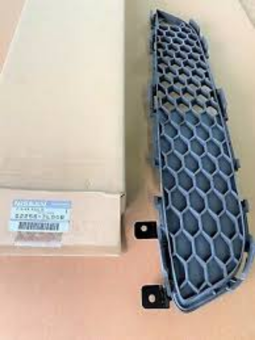 GENUINE NISSAN OEM G37 NON SPORT WITH TECH PACKAGE PASSENGER SIDEBUMPER FINISHER
