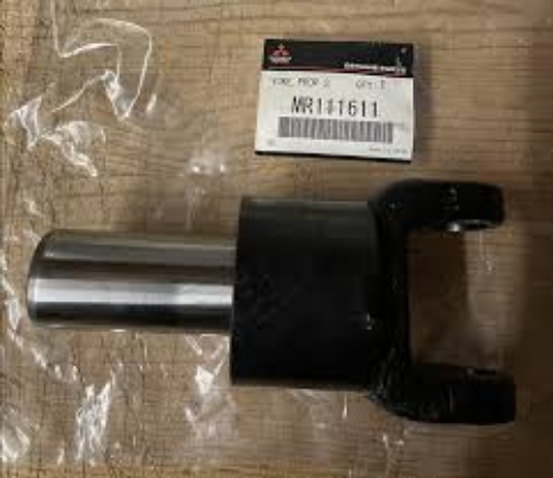 Genuine MITSUBISHI OEM Eclipse 1995-1999 Yoke, Propeller Shaft Silver MR111611