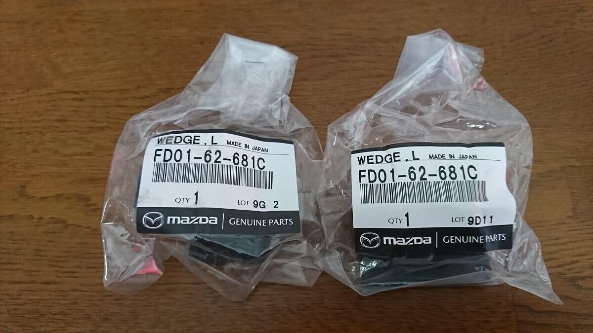MAZDA Genuine RX-7 FD3S Rear Wedge Gate Lift Rubber Busing Set FD01-62-681C(x2)