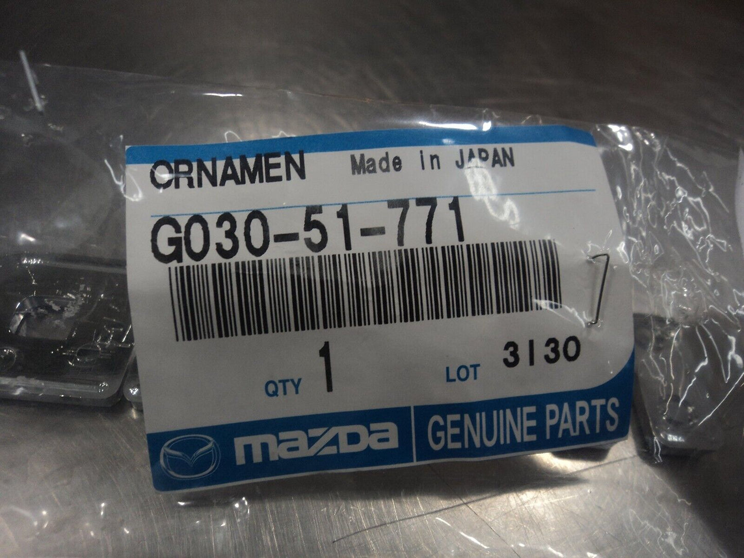 Genuine Mazda 323 626 MPV B2000 GLC Front Grille White Mazda Emblem G030-51-771