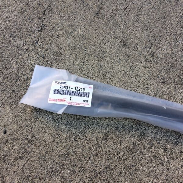 Genuine TOYOTA OEM LEVIN TRUENO AE86 Front Window Glass Molding Windshield Upper
