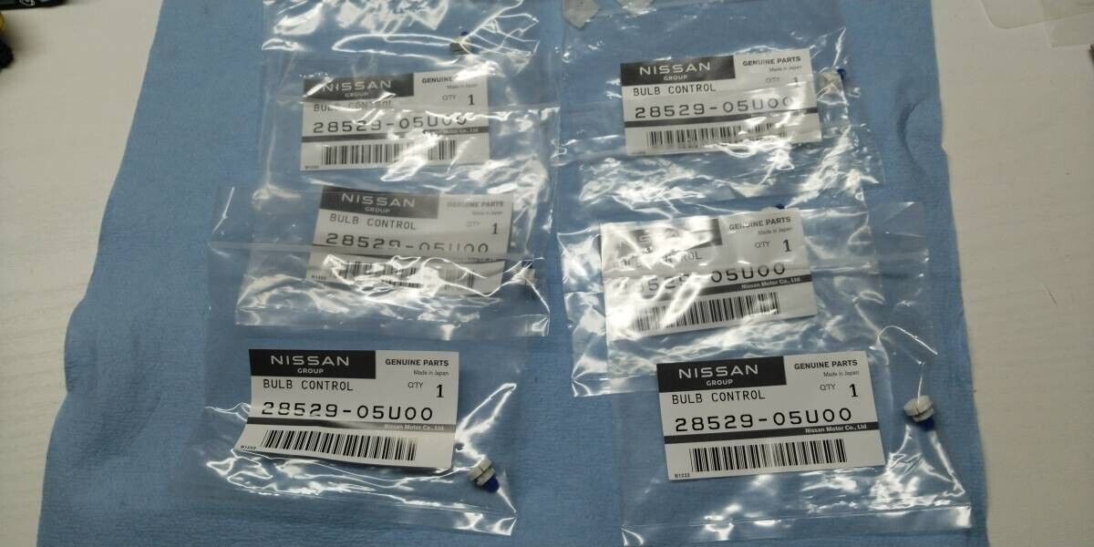 Nissan Genuine 28529-05U00 Air Conditioning AC Heater Control Bulb R32 BNR32 Jp