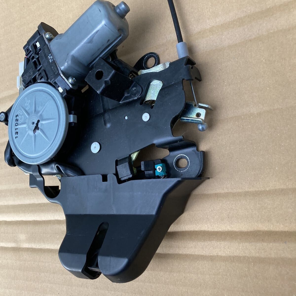 Genuine Lexus 2012- LS460 TRUNK LOCK ACTUATOR LATCH 64650-50050 OEM