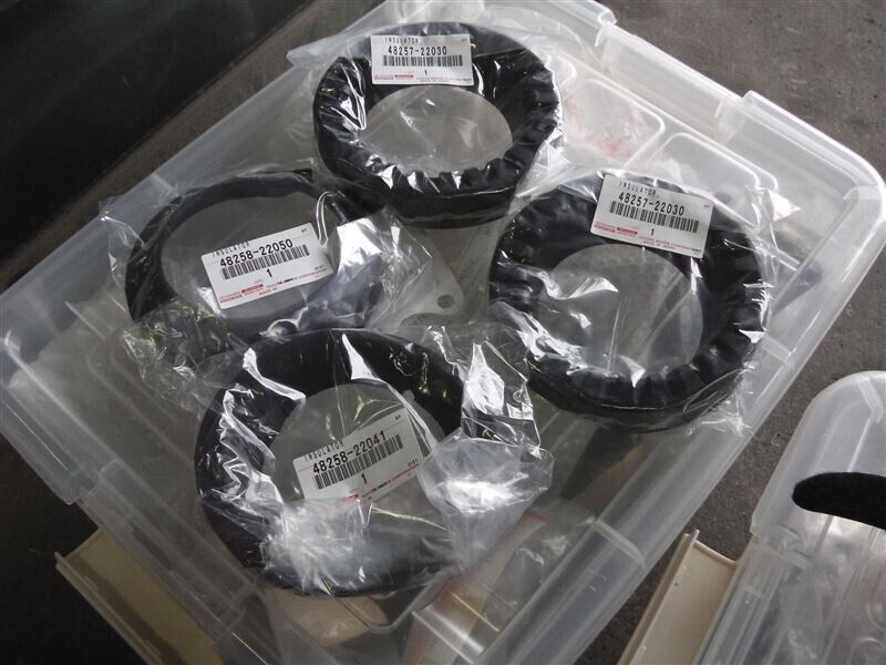 Genuine Toyota Celica TA61 MA61 Insulator Rear Coil Spring Lower & Upper LH & RH