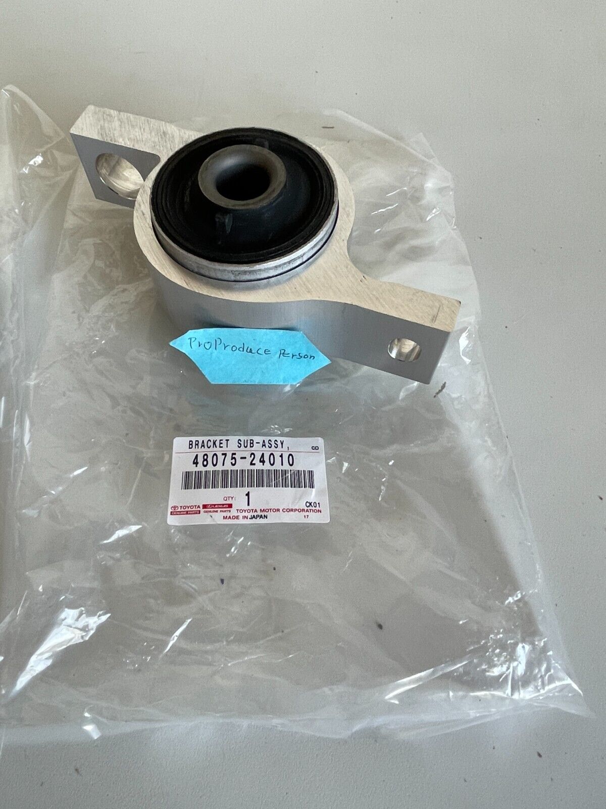 GENUINE Toyota LEXUS LOWER CONTROL ARM BUSHING RH & LH 48075-24010 48076-24010