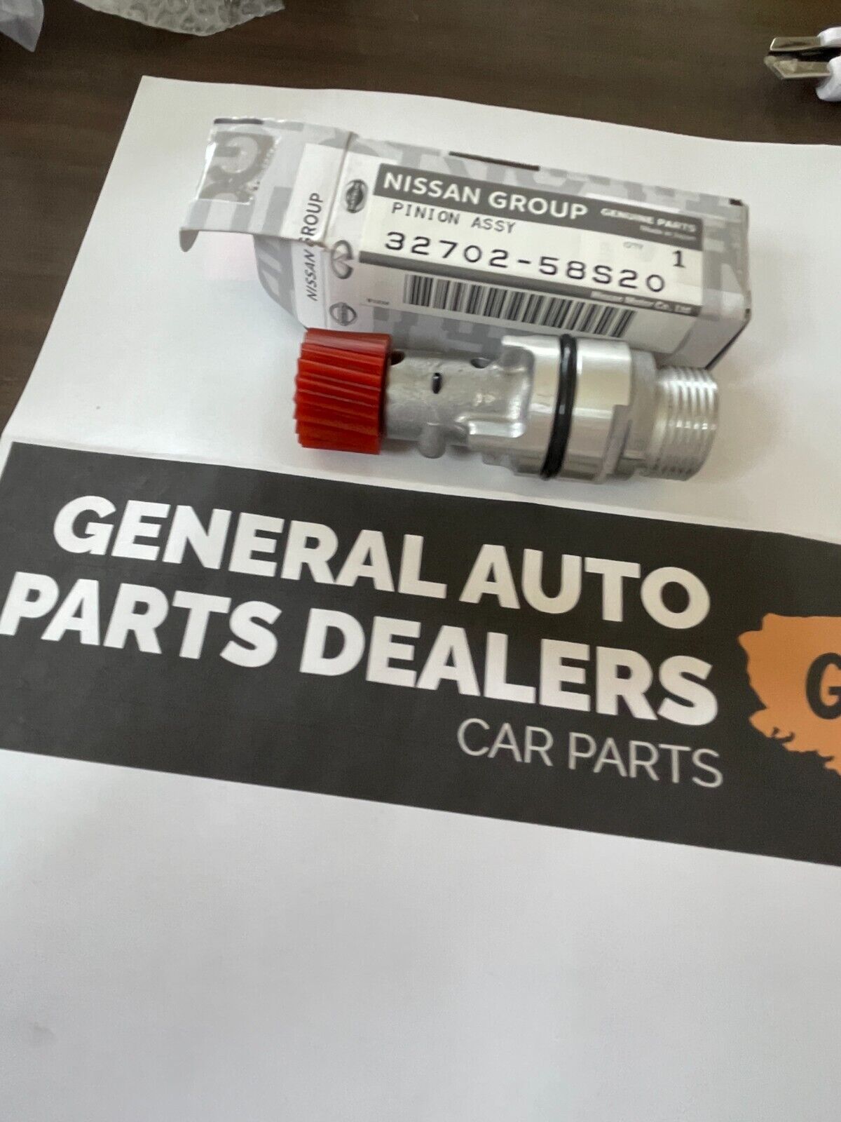 GENUINE NISSAN PICKUP SPEEDOMETER PINION ASSEMBLY DATSUN 200SX 720 32702-58S20