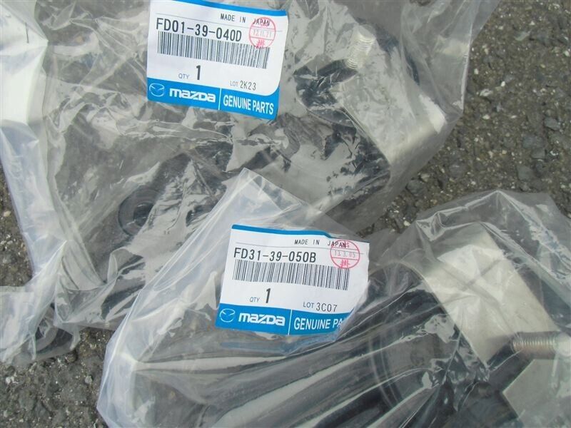 GENUINE MAZDA OEM RX-7 FD3S ENGINE MOUNT RUBBER Left and Right set RARE JDM