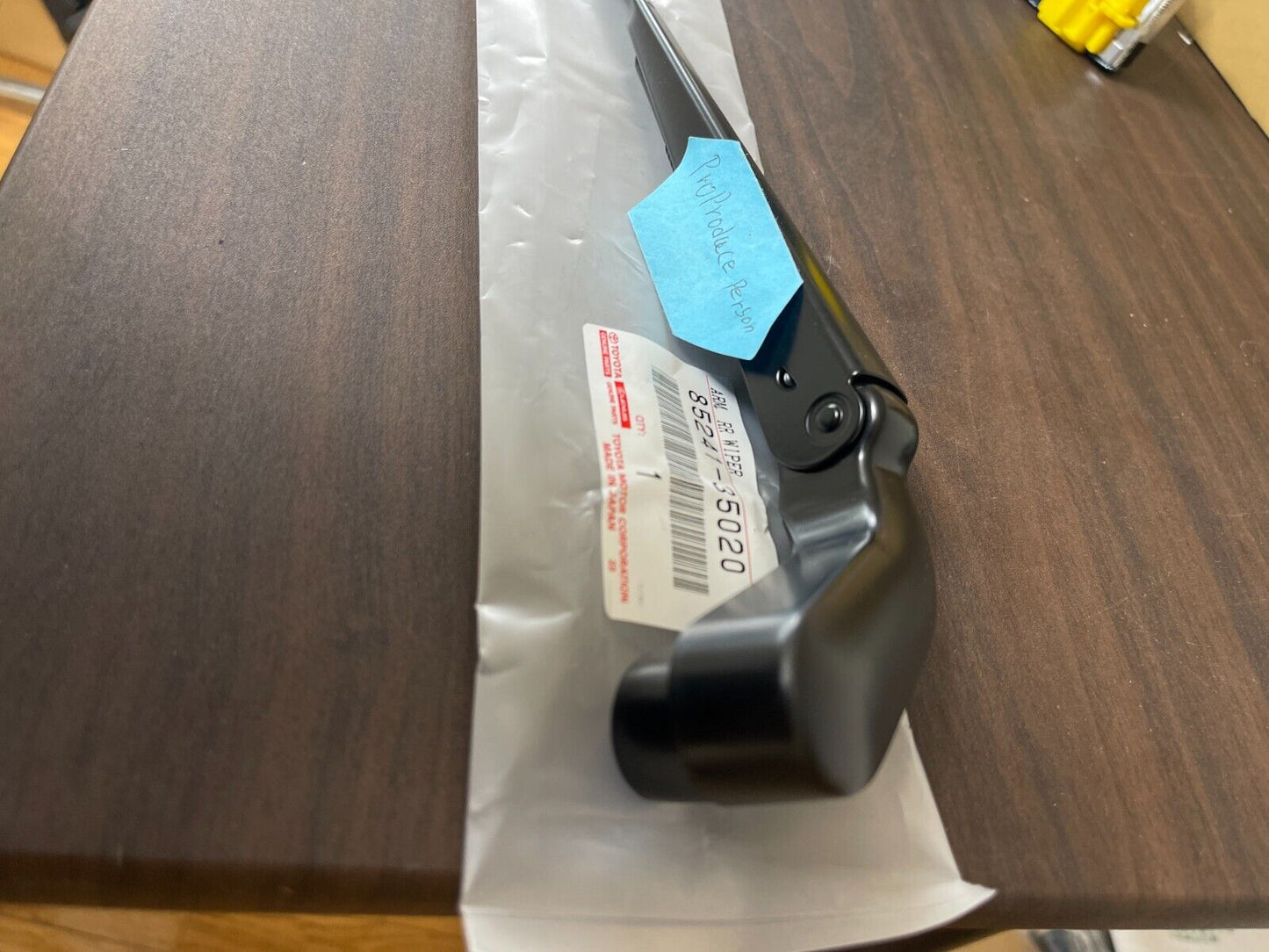 GENUINE TOYOTA OEM 1996-2002 4RUNNER REAR WINDOW WIPER ARM 85241-35020
