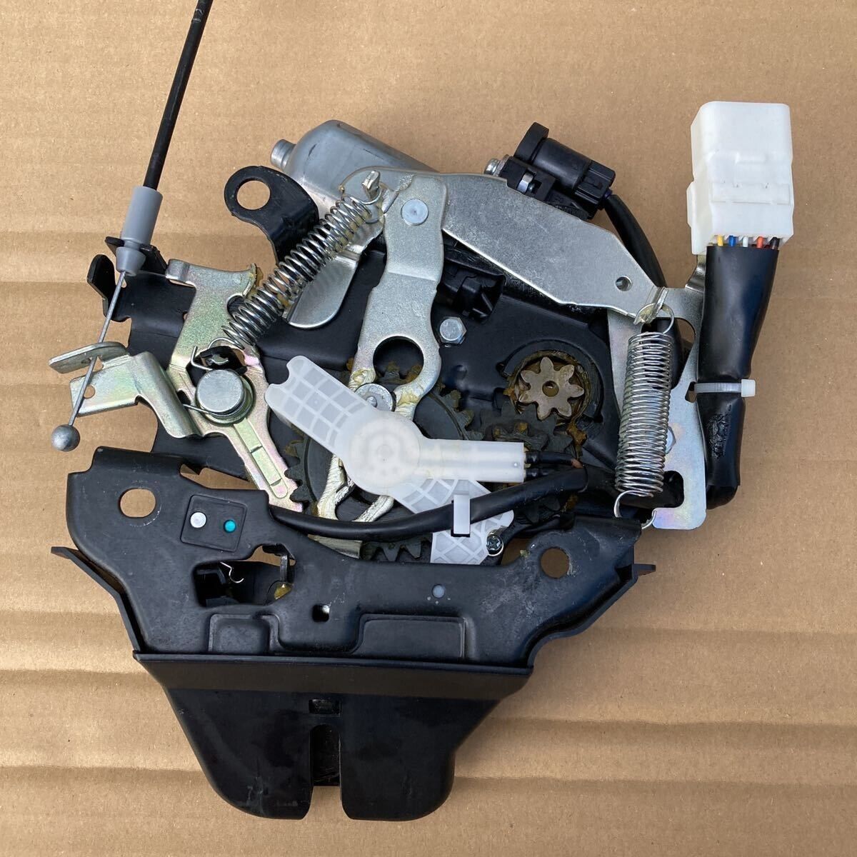 Genuine Lexus 2012- LS460 TRUNK LOCK ACTUATOR LATCH 64650-50050 OEM