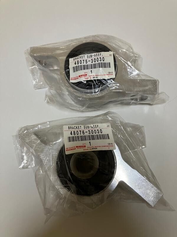 Genuine TOYOTA Lexus Front Lower Control Arm Bushing Set 48075-30030 48076-30030