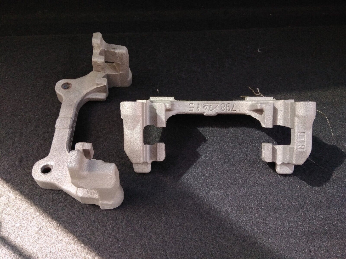 Genuine MAZDA OEM Mazda5 Caliper Mounting Support C2Y6-26-28XA ×2 Set