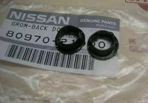 Genuine NISSAN DATSUN 1200 Door Lock Knob Grommets B110 B120 Ute 510 240Z 2PCS
