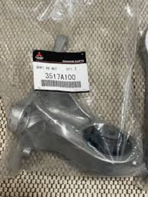 Genuine MITSUBISHI OEM MOUNTING Engine Mount Bracket Outlander 2SET