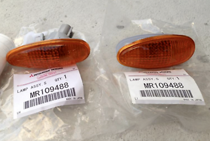 Genuine Mitsubishi OEM Lancer Evolution 7/8/9 CP9A turn signal lamp MR109488 x2