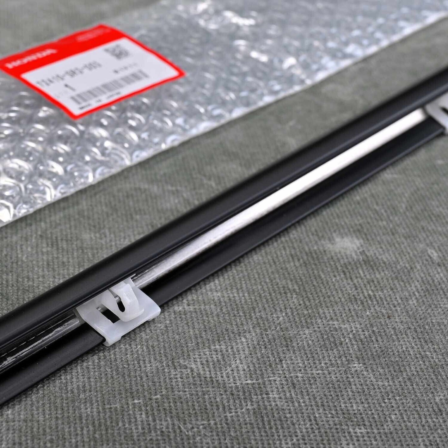 GENUINE HONDA CIVIC EG6 92-95 OUTER RH WINDOW DOOR MOLDING Water Cut Mall