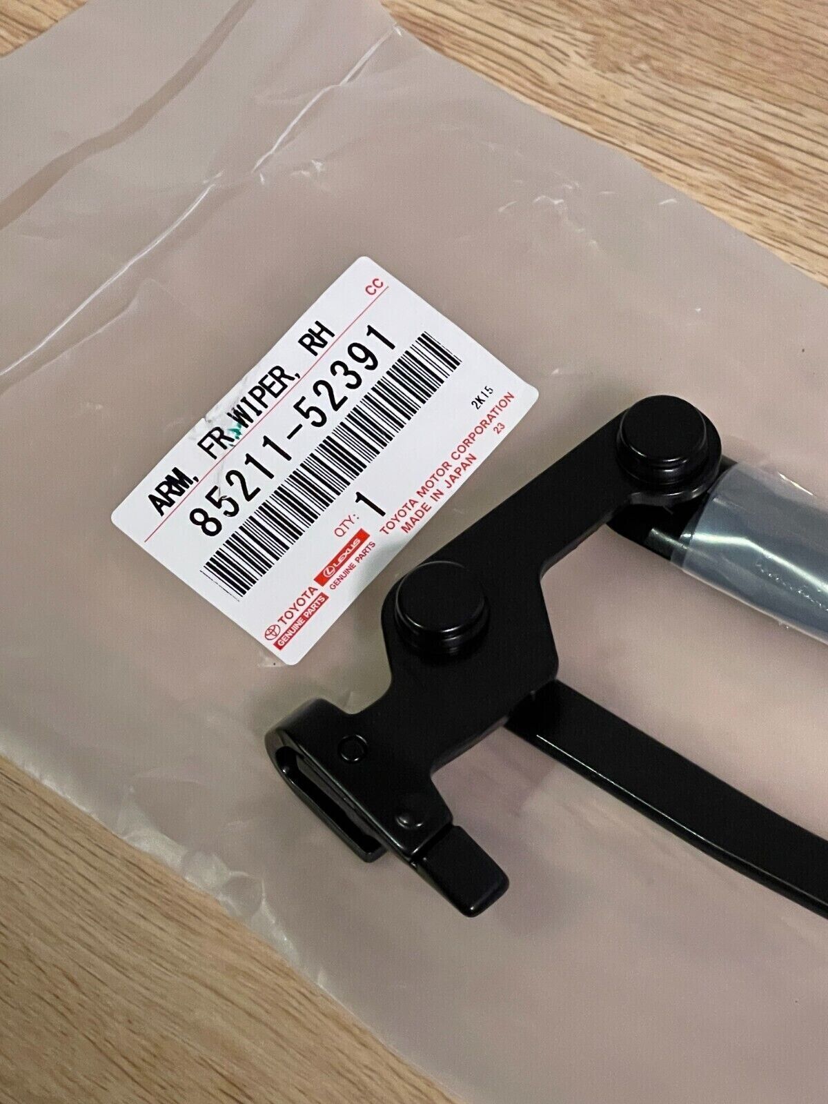 GENUINE TOYOTA Front Wiper Arm Vitz Yaris RHD OEM Parts 85211 - 52391 NEW JAPAN