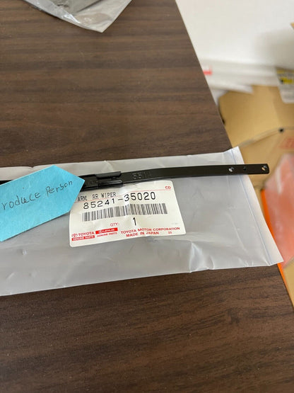GENUINE TOYOTA OEM 1996-2002 4RUNNER REAR WINDOW WIPER ARM 85241-35020