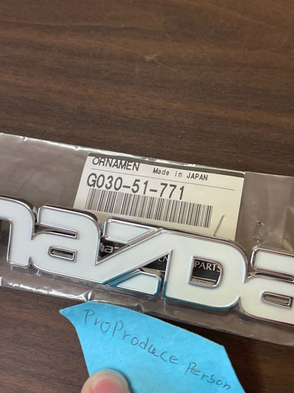 Genuine Mazda 323 626 MPV B2000 GLC Front Grille White Mazda Emblem G030-51-771