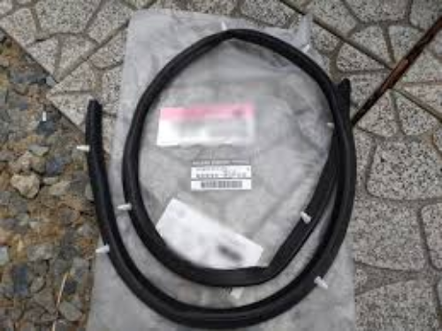 Genuine Nissan OEM Bonnet Hood Cowl Top Rubber for 180SX PS13 RPS13 66830-35F00