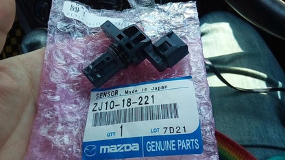 Mazda GENUINE ZJ10-18-221 OEM 1999-2005 MAZDA MIATA CAMSHAFT POSITION SENSOR  *
