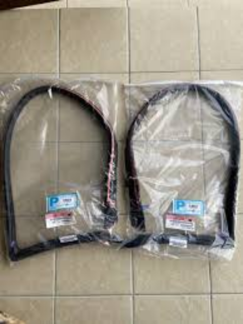 Genuine NISSAN G37 Q60 Body Side Weatherstrip L & R 76860-JL00A / 76861-JL00A