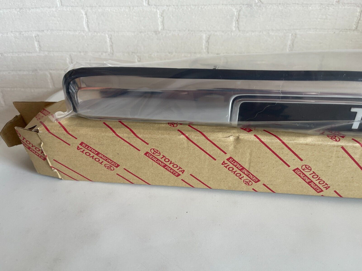 Genuine Toyota Rear License Plate Lamp Assembly Land Cruiser FJ60/62 BJ60 HJ60