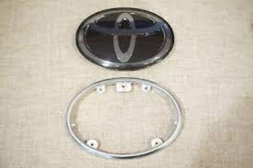 Genuine TOYOTA OEM Grille Emblem Land Cruiser Tundra Tacoma 53141-71010
