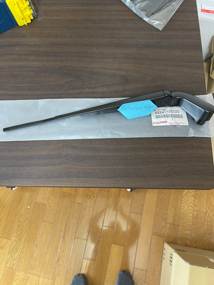 GENUINE TOYOTA OEM 1996-2002 4RUNNER REAR WINDOW WIPER ARM 85241-35020