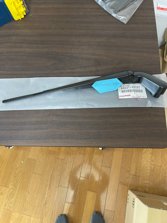 GENUINE TOYOTA OEM 1996-2002 4RUNNER REAR WINDOW WIPER ARM 85241-35020